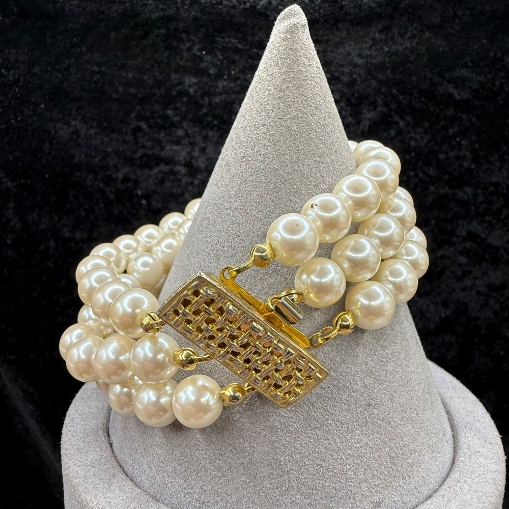 Vintage Estate Bracelet Cream 3 Strand Imitation Pearl Gold Tone Clasp 7"